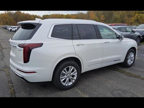 Used 2025 Cadillac XT6 Luxury image 9