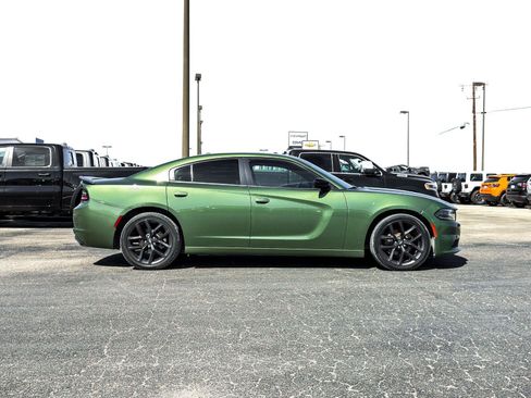 Used 2020 Dodge Charger SXT w/ Blacktop Package RWD image 8