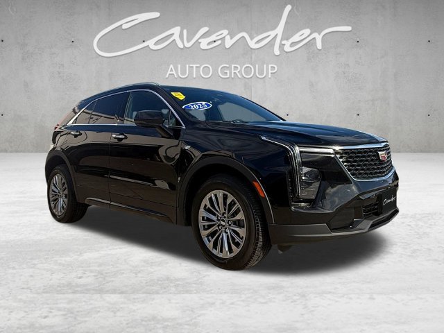 Used 2025 Cadillac XT4 Premium Luxury FWD image 2