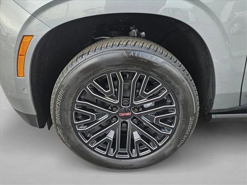 New 2026 GMC Yukon Denali w/ Sun & Power Step Package AWD/4WD image 10