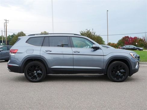 Certified 2025 Volkswagen Atlas SE image 8