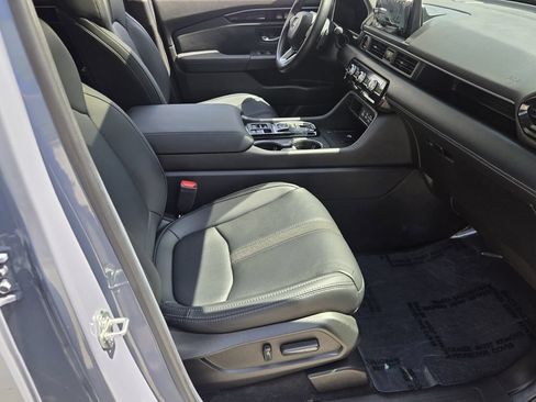 Certified 2025 Honda Pilot Touring image 16