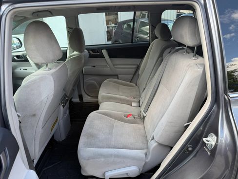 Used 2012 Toyota Highlander 4WD w/ Tech Pkg image 16