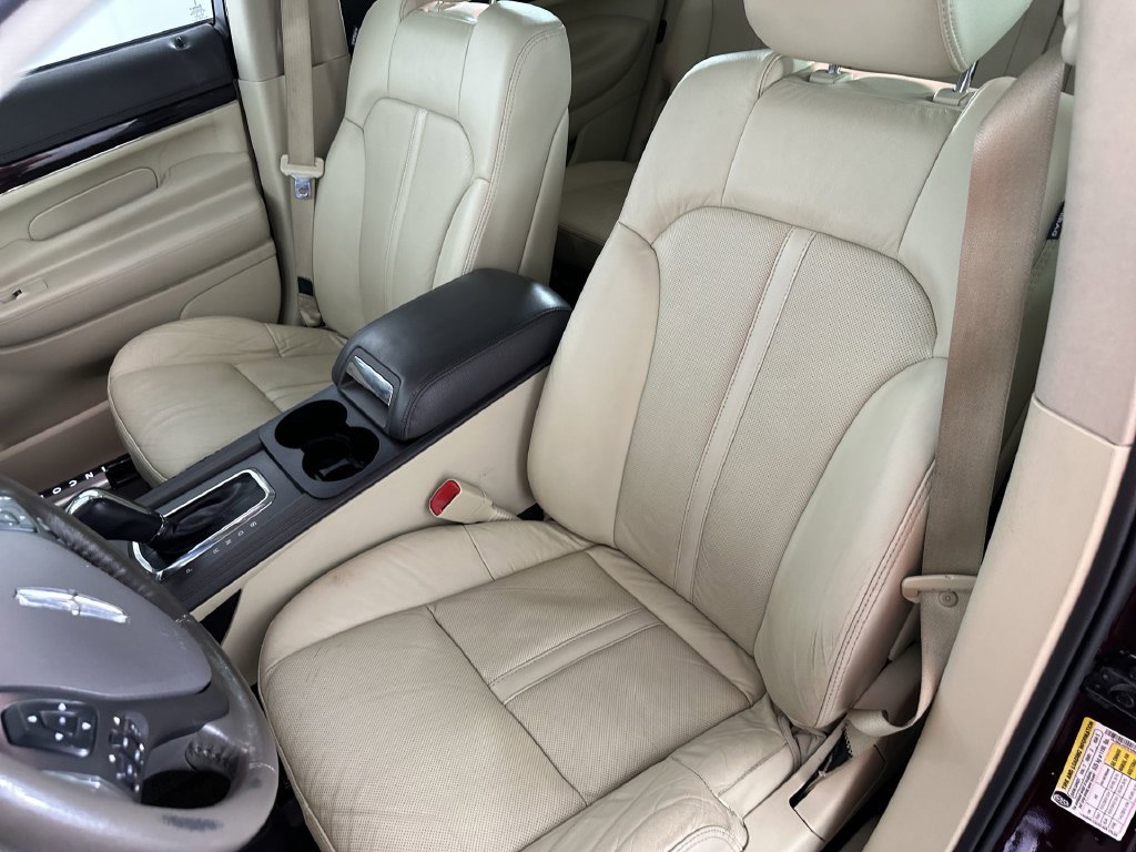 Used 2017 Lincoln MKT FWD image 22