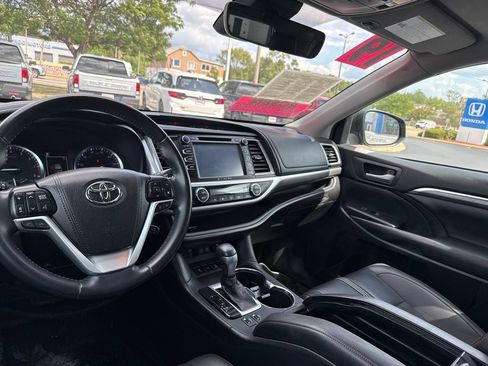 Used 2019 Toyota Highlander SE AWD/4WD image 26