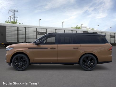 New 2026 Lincoln Navigator L Black Label AWD/4WD image 3