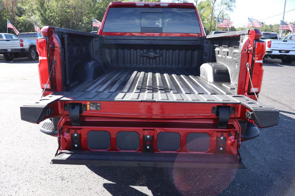 Used 2025 Chevrolet Silverado 3500 High Country w/ Technology Package AWD/4WD image 35