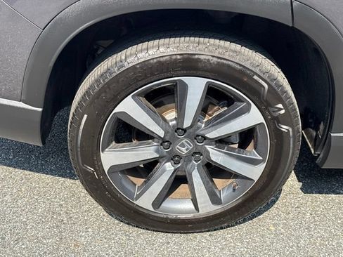 Certified 2025 Honda Pilot Touring image 27