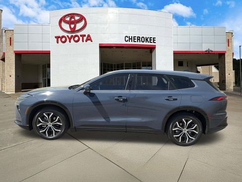 Used 2025 Toyota Crown Signia image 8