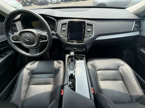 Used 2022 Volvo XC90 T5 Momentum w/ Climate Package image 18
