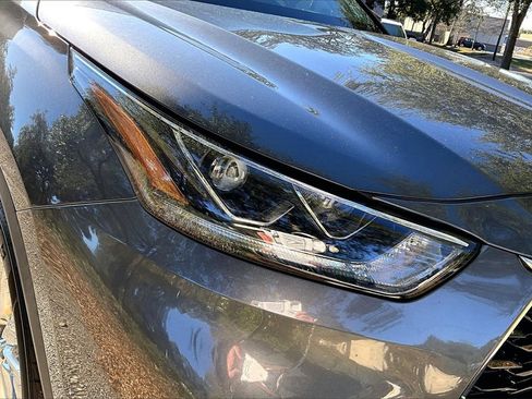 Used 2023 Toyota Highlander Limited image 29