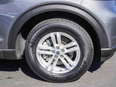 Used 2023 Ford Explorer XLT w/ Equipment Group 202A image 9