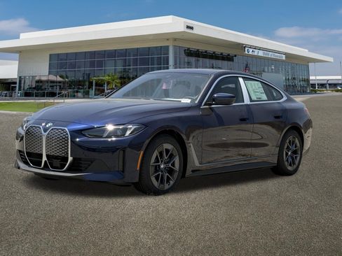 New 2026 BMW i4 eDrive40 w/ Driving Assistance Package RWD image 4