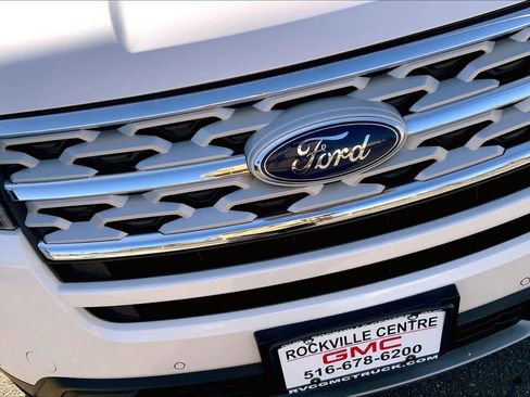 Used 2018 Ford Explorer XLT w/ Equipment Group 202A image 31