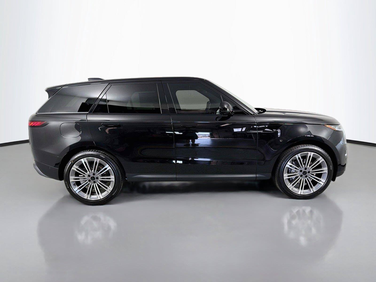 New 2027 Land Rover Range Rover Sport SE AWD/4WD image 4