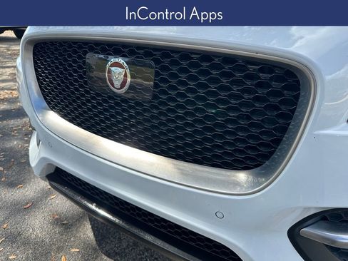 Used 2020 Jaguar F-PACE R-Sport image 19