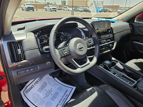 Used 2025 Nissan Pathfinder SL w/ SL Premium Package FWD image 16