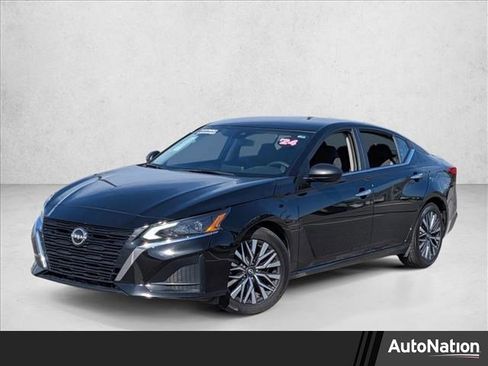 Used 2024 Nissan Altima 2.5 SV image 1
