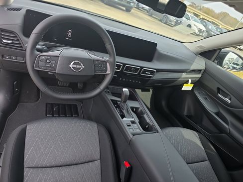 New 2026 Nissan Sentra SV w/ SV Convenience Package FWD image 4