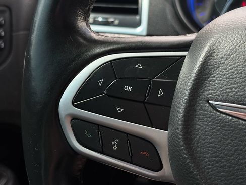 Used 2019 Chrysler 300 Limited AWD/4WD image 13