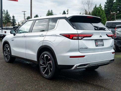 New 2025 Mitsubishi Outlander SE image 4