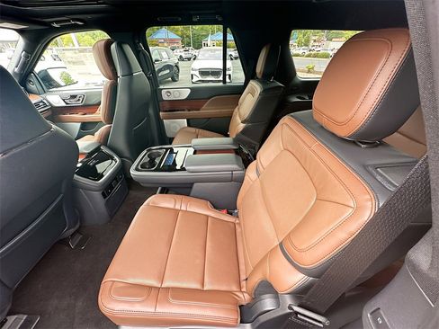 Used 2024 Lincoln Navigator Reserve image 17