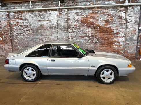Used 1992 Ford Mustang LX image 3
