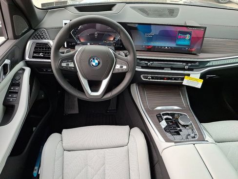 New 2026 BMW X5 xDrive50e w/ Premium Package AWD/4WD image 2