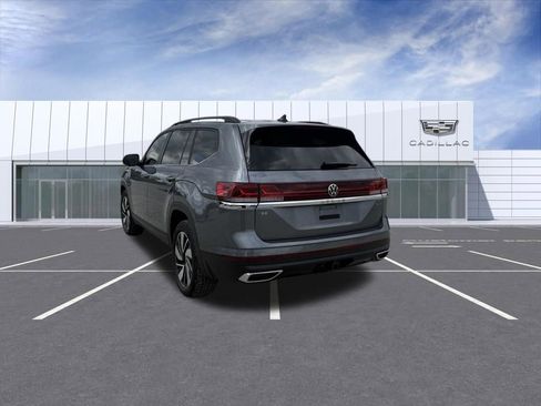 Used 2024 Volkswagen Atlas SE w/ Panoramic Sunroof Package AWD/4WD image 11