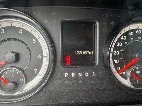 Used 2017 RAM 1500 Classic SLT image 9