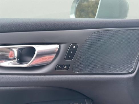 Used 2025 Volvo V60 B5 Cross Country Plus image 17