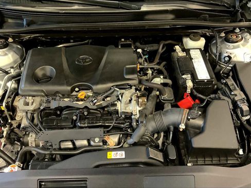 Used 2020 Toyota Camry LE w/ Carpet Mat Package image 30