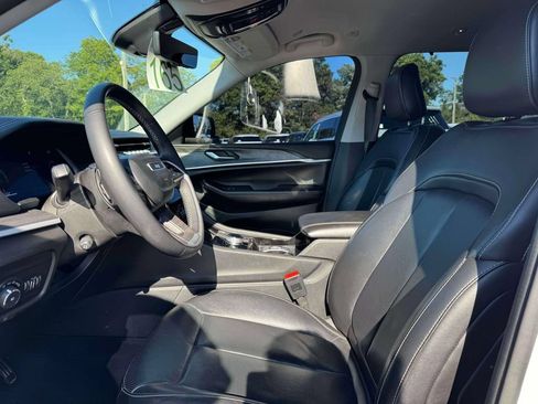 Used 2023 Jeep Grand Cherokee L Limited w/ Luxury Tech Group II AWD/4WD image 16