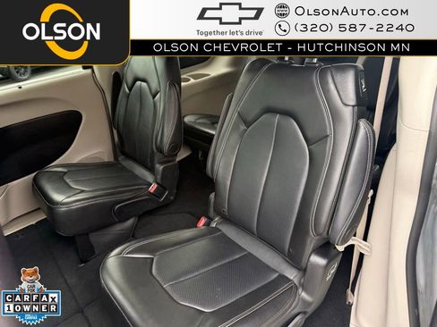 Used 2024 Chrysler Pacifica Touring-L image 13