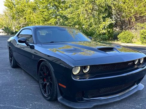 Used 2015 Dodge Challenger SRT Hellcat RWD image 6