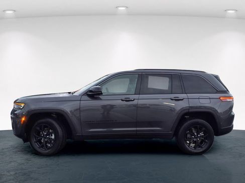 New 2026 Jeep Grand Cherokee Altitude image 5