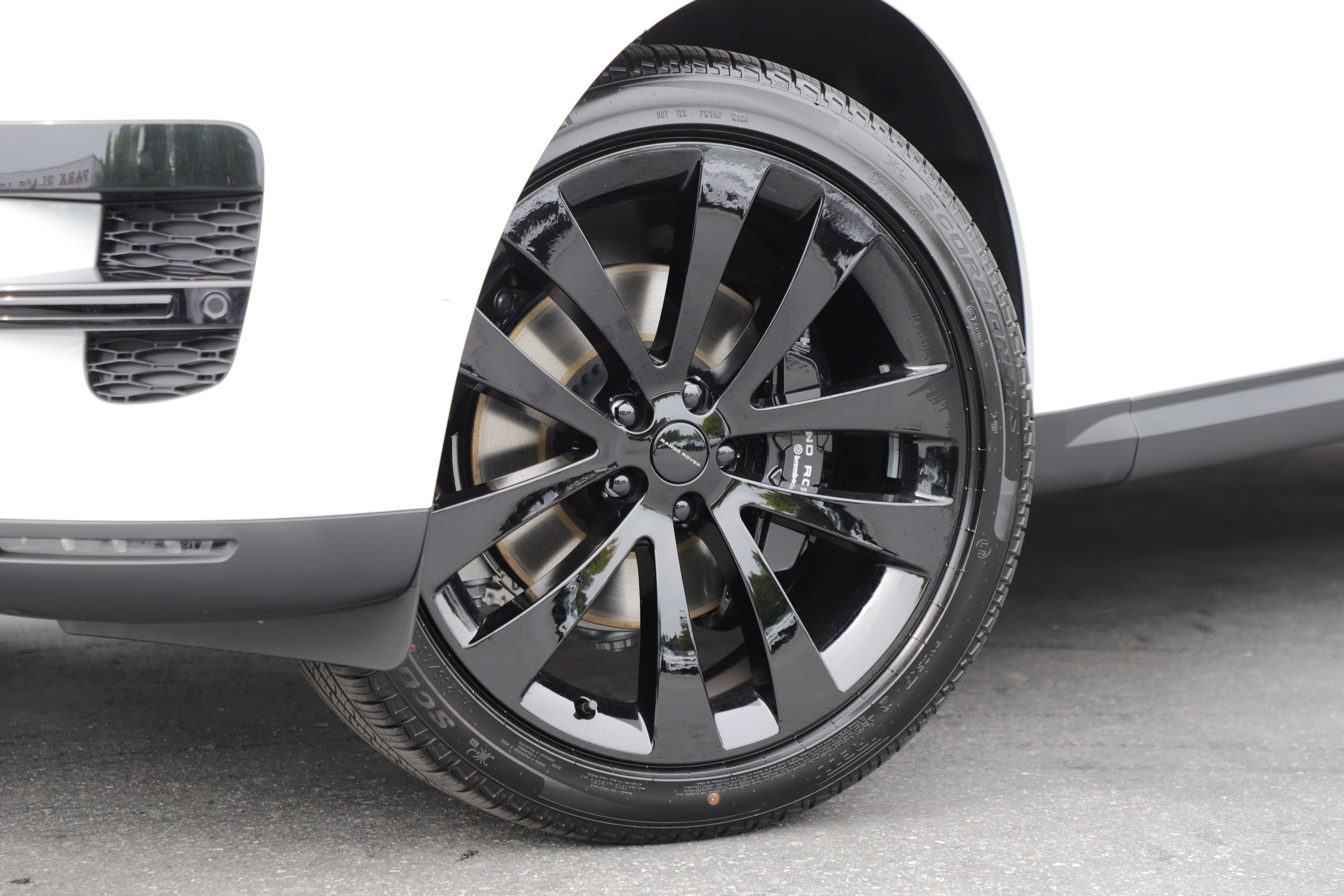 New 2026 Land Rover Range Rover Sport SE AWD/4WD image 2