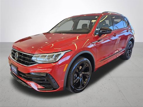 Used 2024 Volkswagen Tiguan SE R-Line AWD/4WD image 2