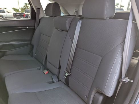 Used 2020 Kia Sorento S image 14