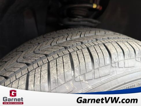 Used 2023 Volkswagen Tiguan SE w/ Panoramic Sunroof Package image 28