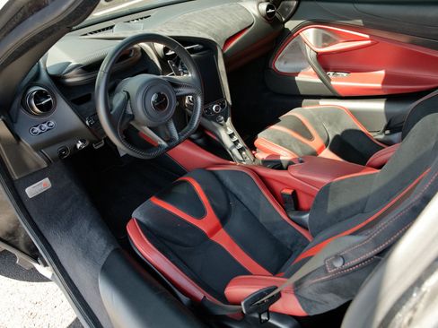 Used 2018 McLaren 720S Performance RWD image 2