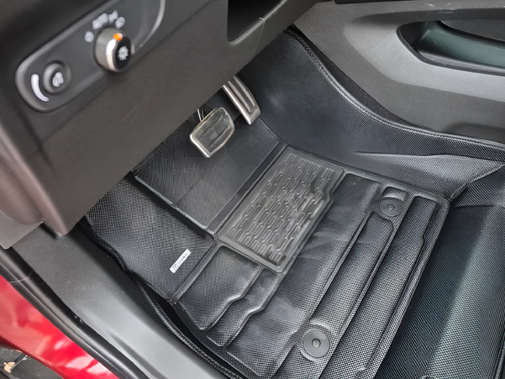 Used 2023 Buick Envision Essence w/ Sport Touring Package FWD image 19