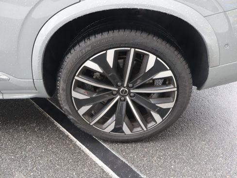 Certified 2025 Volvo XC90 B6 Plus image 41