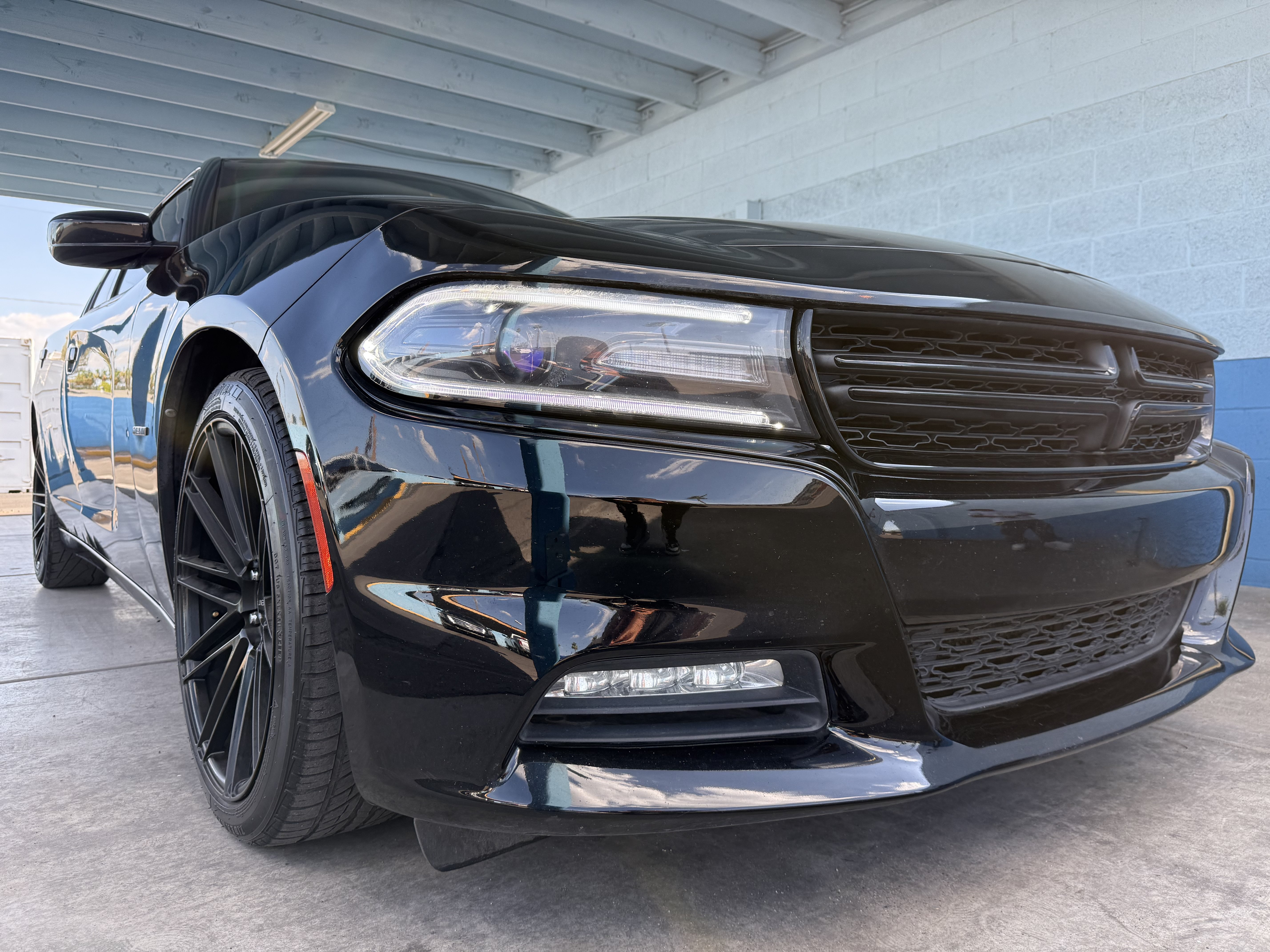 Used 2017 Dodge Charger R/T RWD image 1