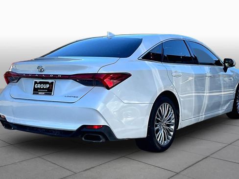 Used 2019 Toyota Avalon Limited FWD image 12