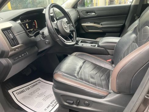 Used 2022 Nissan Pathfinder Platinum w/ Cargo Package AWD/4WD image 12