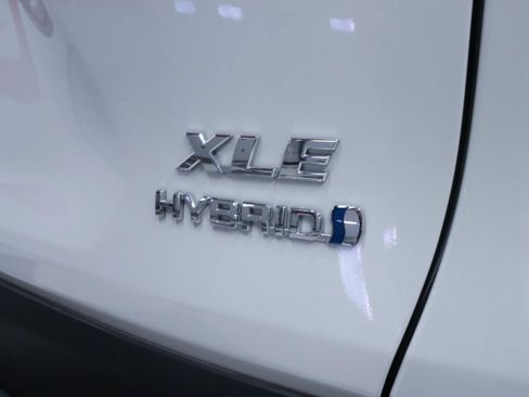 Used 2022 Toyota RAV4 XLE Premium image 29