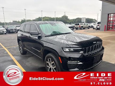 Used 2024 Jeep Grand Cherokee Limited w/ Trailer Tow Package AWD/4WD image 1
