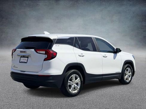 Used 2024 GMC Terrain SLE FWD image 2
