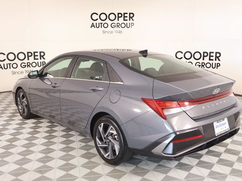 Used 2025 Hyundai Elantra SEL FWD image 24